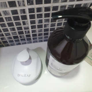 달리프 베러 퍼퓸 샴푸 1000ml 레이니데이 or 일랑로즈 — 3점을 준 리뷰어가 2020년 4월 올린 사용 사진