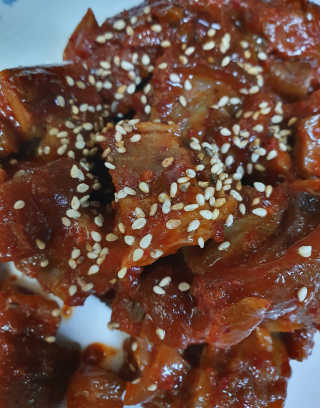 쿡스딜리 매콤족발+커리족발+무김치+마늘소스 — 5점을 준 리뷰어가 2020년 6월 올린 사용 사진