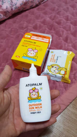 아토팜 야외놀이 선밀크 SPF50+ PA+++ — 5점을 준 리뷰어가 2020년 5월 올린 사용 사진
