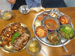 [동네맛집족발] 4개 족발 중 택1 — 4.5점을 준 리뷰어가 2020년 7월 올린 사용 사진