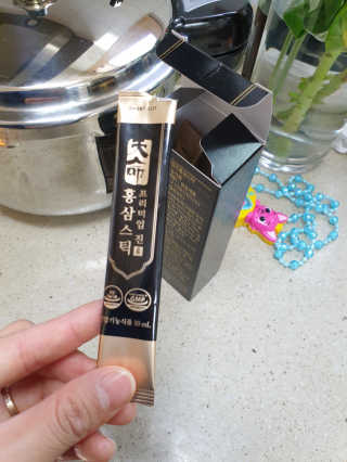 헬스업_천명진프리미엄홍삼스틱_10ml x 30포 — 5점을 준 리뷰어가 2020년 10월 올린 사용 사진