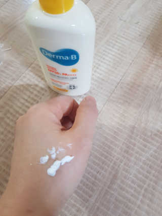 더마비 에브리데이 선블록 SPF50+PA++++ — 4.5점을 준 리뷰어가 2020년 4월 올린 사용 사진