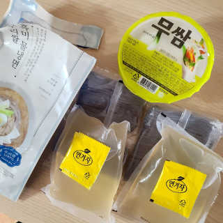 [네이처빌] 우리쌀 흑미비빔냉면,물냉면 총 2종 — 3점을 준 리뷰어가 2020년 7월 올린 사용 사진