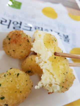 가치식탁 리얼치즈스틱, 리얼크림치즈볼 — 5점을 준 리뷰어가 2020년 8월 올린 사용 사진