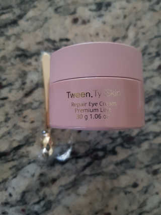 Tween.Ty Skin 트웬티스킨 리페어 아이크림 프리미엄 라인 — 5점을 준 리뷰어가 2020년 10월 올린 사용 사진