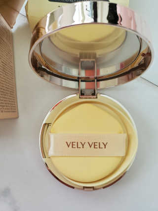 VELY VELY 아우라 허니 글로우 쿠션 — 5점을 준 리뷰어가 2020년 4월 올린 사용 사진