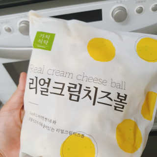 가치식탁 리얼치즈스틱, 리얼크림치즈볼 — 5점을 준 리뷰어가 2020년 8월 올린 사용 사진
