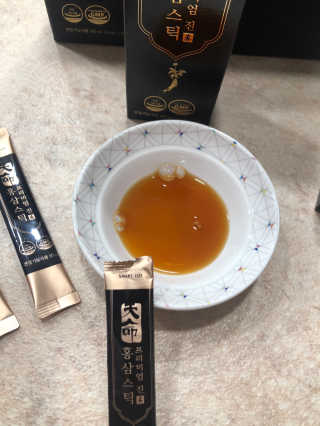 헬스업_천명진프리미엄홍삼스틱_10ml x 30포 — 5점을 준 리뷰어가 2020년 7월 올린 사용 사진
