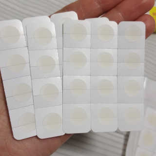엘라밴드 하이드로 도트 스팟패치 12mm, 10mm — 4.5점을 준 리뷰어가 2020년 8월 올린 사용 사진