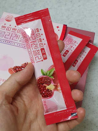 헬스업_쁘띠쁘띠석류콜라겐젤리_20g x 14포 — 5점을 준 리뷰어가 2020년 8월 올린 사용 사진