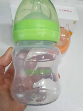 유비맘 신생아젖병 120ml 트리플팩_ 젖꼭지 포함 — 5점을 준 리뷰어가 2020년 6월 올린 사용 사진