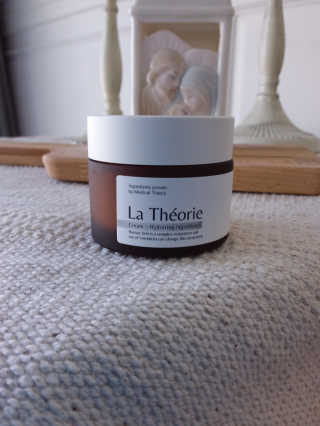 La Theorie Hydrating Ingredients | 하이드레이팅 인그레이디언츠 — 5점을 준 리뷰어가 2020년 4월 올린 사용 사진
