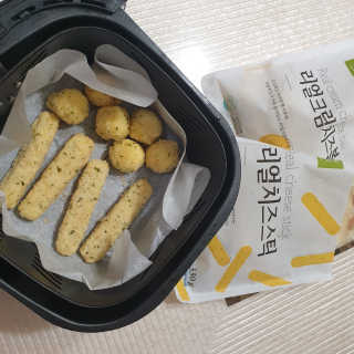 가치식탁 리얼치즈스틱, 리얼크림치즈볼 — 5점을 준 리뷰어가 2020년 8월 올린 사용 사진