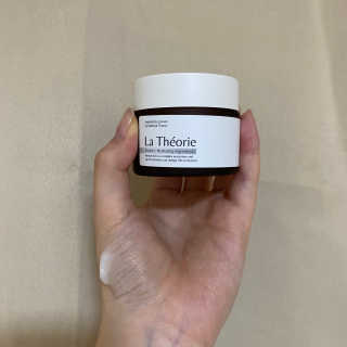 La Theorie Hydrating Ingredients | 하이드레이팅 인그레이디언츠 — 5점을 준 리뷰어가 2020년 5월 올린 사용 사진