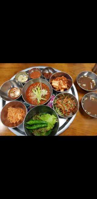 [동네맛집족발] 4개 족발 중 택1 — 5점을 준 리뷰어가 2020년 7월 올린 사용 사진