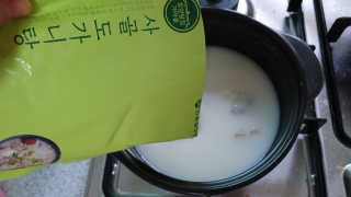 한촌몰 설렁탕집 가마솥 도가니탕 350g x 2팩 — 5점을 준 리뷰어가 2020년 8월 올린 사용 사진