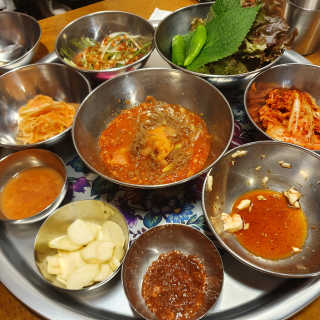 [동네맛집족발] 4개 족발 중 택1 — 5점을 준 리뷰어가 2020년 5월 올린 사용 사진