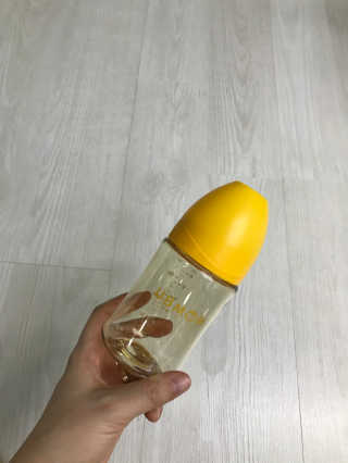 유비맘 PPSU 젖병 노꼭지_200ml_컬러 랜덤 발송 — 5점을 준 리뷰어가 2020년 4월 올린 사용 사진