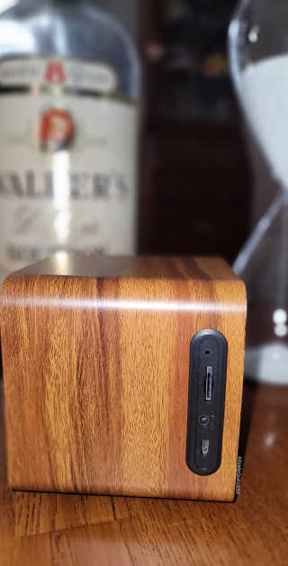 SEVIZ MINI10W 레트로 블루투스 스피커 — 1점을 준 리뷰어가 2020년 9월 올린 사용 사진