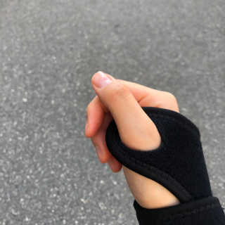 필캣 터널증후군 손목 보호대 — 3.5점을 준 리뷰어가 2020년 4월 올린 사용 사진