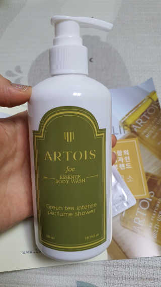 아르투아 ARTOIS 숲의 싱그러움이 느껴지는 아르투아 조 에센스 바디워시 — 5점을 준 리뷰어가 2020년 7월 올린 사용 사진