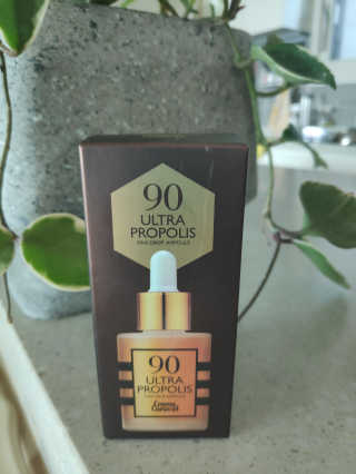자민경 크레마카라콜 울트라 90 프로폴리스 앰플 — 5점을 준 리뷰어가 2020년 12월 올린 사용 사진