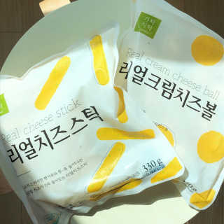 가치식탁 리얼치즈스틱, 리얼크림치즈볼 — 4점을 준 리뷰어가 2020년 8월 올린 사용 사진