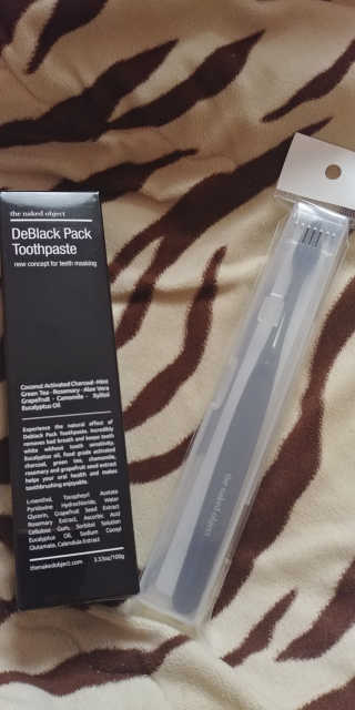 the naked object 디블랙팩치약 디블랙칫솔 세트 — 3점을 준 리뷰어가 2020년 4월 올린 사용 사진