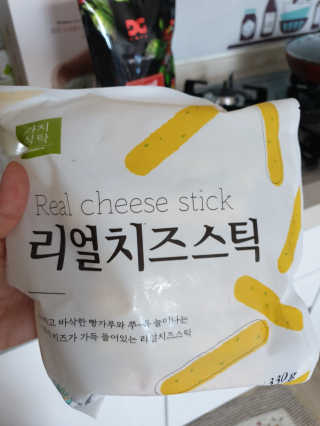 가치식탁 리얼치즈스틱, 리얼크림치즈볼 — 5점을 준 리뷰어가 2020년 9월 올린 사용 사진