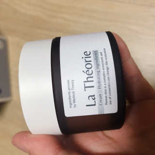 La Theorie Hydrating Ingredients | 하이드레이팅 인그레이디언츠 — 5점을 준 리뷰어가 2020년 5월 올린 사용 사진