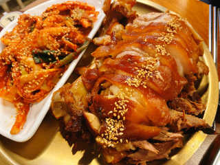 [동네맛집족발] 4개 족발 중 택1 — 5점을 준 리뷰어가 2020년 5월 올린 사용 사진