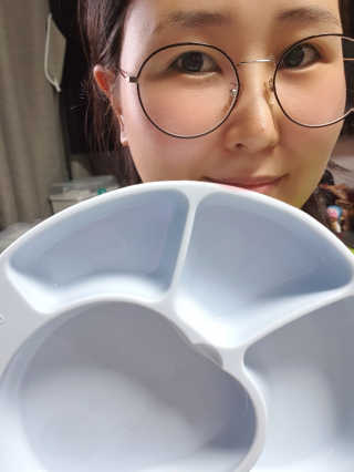 유비맘 캐릭터 실리콘 흡착 식판_색상 랜덤발송 — 5점을 준 리뷰어가 2020년 12월 올린 사용 사진