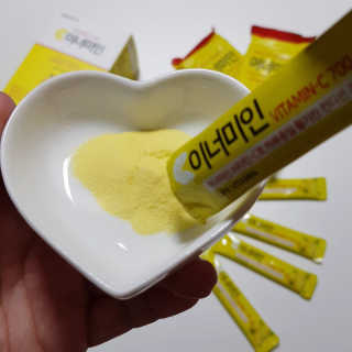 이너미인 VITAMIN-C 700 — 5점을 준 리뷰어가 2020년 8월 올린 사용 사진