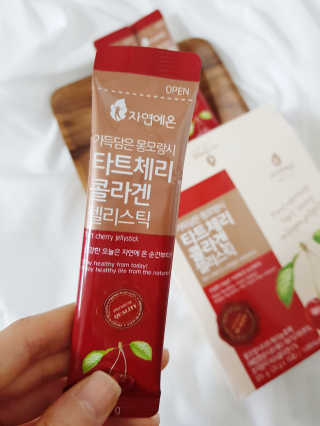 자연에온 가득담은 몽모랑시 타트체리 콜라겐 젤리스틱 — 4점을 준 리뷰어가 2020년 12월 올린 사용 사진