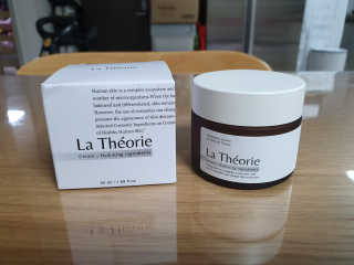 La Theorie Hydrating Ingredients | 하이드레이팅 인그레이디언츠 — 5점을 준 리뷰어가 2020년 5월 올린 사용 사진