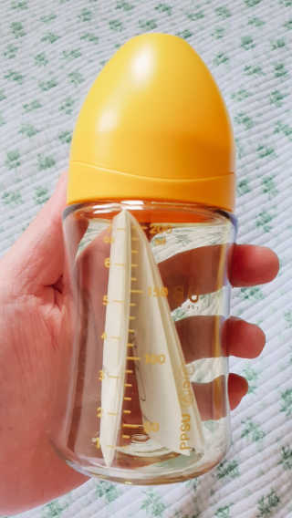 유비맘 PPSU 젖병 노꼭지_200ml_컬러 랜덤 발송 — 5점을 준 리뷰어가 2020년 6월 올린 사용 사진