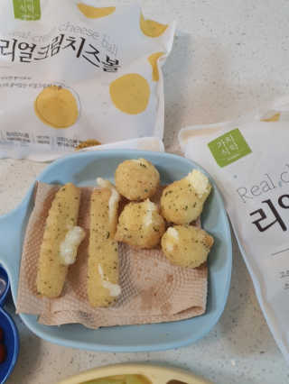 가치식탁 리얼치즈스틱, 리얼크림치즈볼 — 5점을 준 리뷰어가 2020년 6월 올린 사용 사진