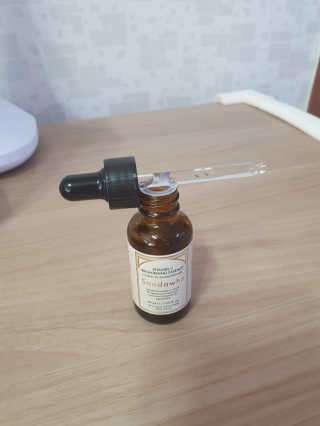 [스킨큐어] 산다화 비타민C 화이트닝 에센스 30ml — 5점을 준 리뷰어가 2020년 4월 올린 사용 사진