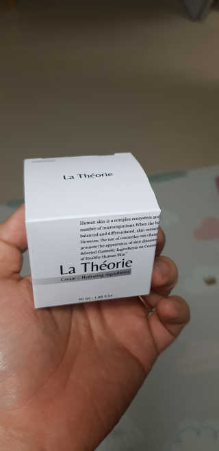 La Theorie Hydrating Ingredients | 하이드레이팅 인그레이디언츠 — 4.5점을 준 리뷰어가 2020년 4월 올린 사용 사진