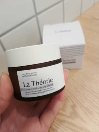 La Theorie Hydrating Ingredients | 하이드레이팅 인그레이디언츠 — 5점을 준 리뷰어가 2020년 5월 올린 사용 사진