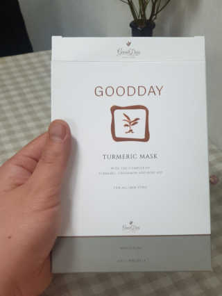 GoodDay Skincare GoodDay 강황 마스크 — 5점을 준 리뷰어가 2020년 4월 올린 사용 사진