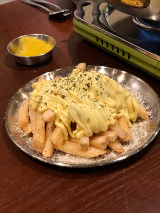 [살롱드곱떡 강남점] 떡볶이 2중 택1+버터갈릭감자튀김 — 4.5점을 준 리뷰어가 2020년 6월 올린 사용 사진