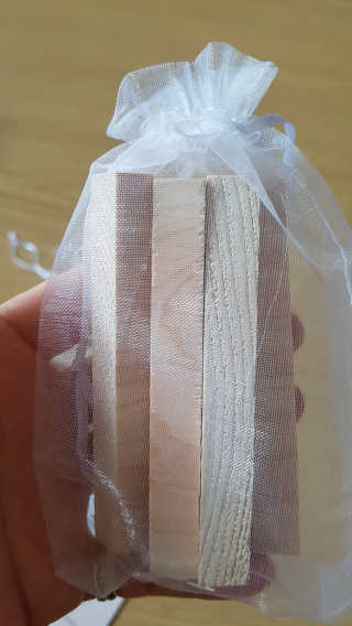 디어랑쥬 친환경 편백나무 원목 치발기 겸 딸랑이_달 — 5점을 준 리뷰어가 2020년 7월 올린 사용 사진