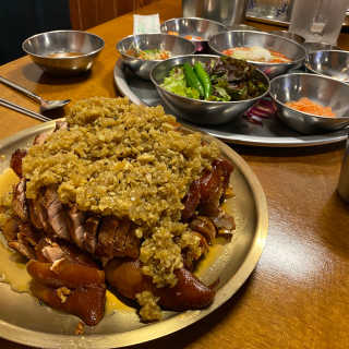 [동네맛집족발] 4개 족발 중 택1 — 5점을 준 리뷰어가 2020년 5월 올린 사용 사진