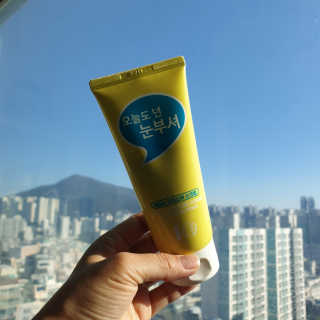 IO 아이오 오늘도 넌 눈부셔 - 데일리 스크럽 클렌징폼 — 5점을 준 리뷰어가 2020년 12월 올린 사용 사진