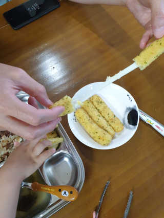 가치식탁 리얼치즈스틱, 리얼크림치즈볼 — 5점을 준 리뷰어가 2020년 6월 올린 사용 사진