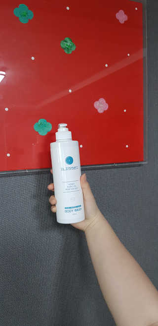 일리세이 허니 샴푸 500ml + 허니 바디워시 500ml 세트 — 5점을 준 리뷰어가 2020년 4월 올린 사용 사진