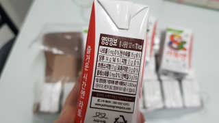 [풀무원녹즙] 어린이 과채음료, 라토앤 트로피칼 1box — 5점을 준 리뷰어가 2020년 10월 올린 사용 사진