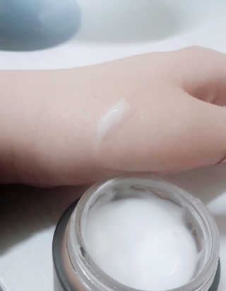 La Theorie Hydrating Ingredients | 하이드레이팅 인그레이디언츠 — 5점을 준 리뷰어가 2020년 5월 올린 사용 사진