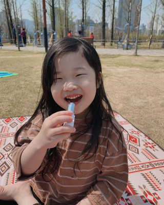 꼬메맘마 네이처 달리아핑크 립컬러 — 5점을 준 리뷰어가 2020년 4월 올린 사용 사진